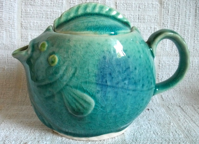 Fish Shaped Teapot - Chinese  Dscf1212