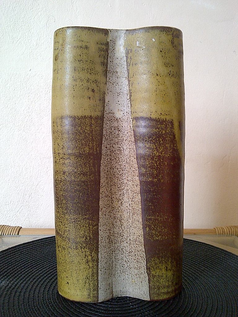 id help please? is this British or Japanese?  who made this vase any clue? Img-2103