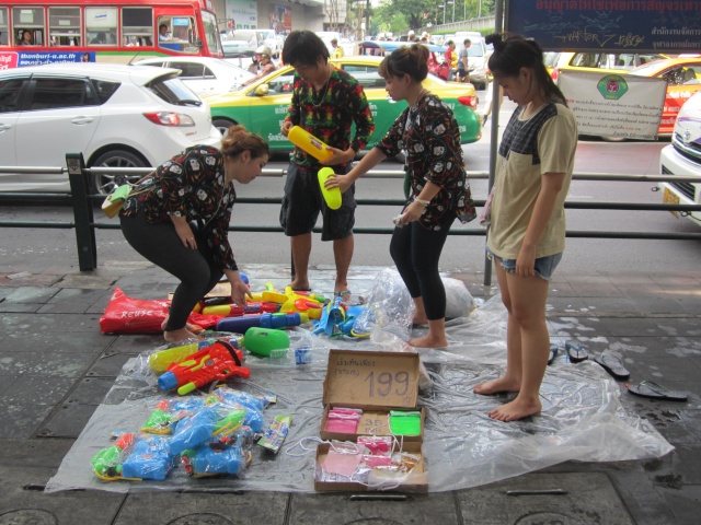 Bientôt SONGKRAN Img_2013