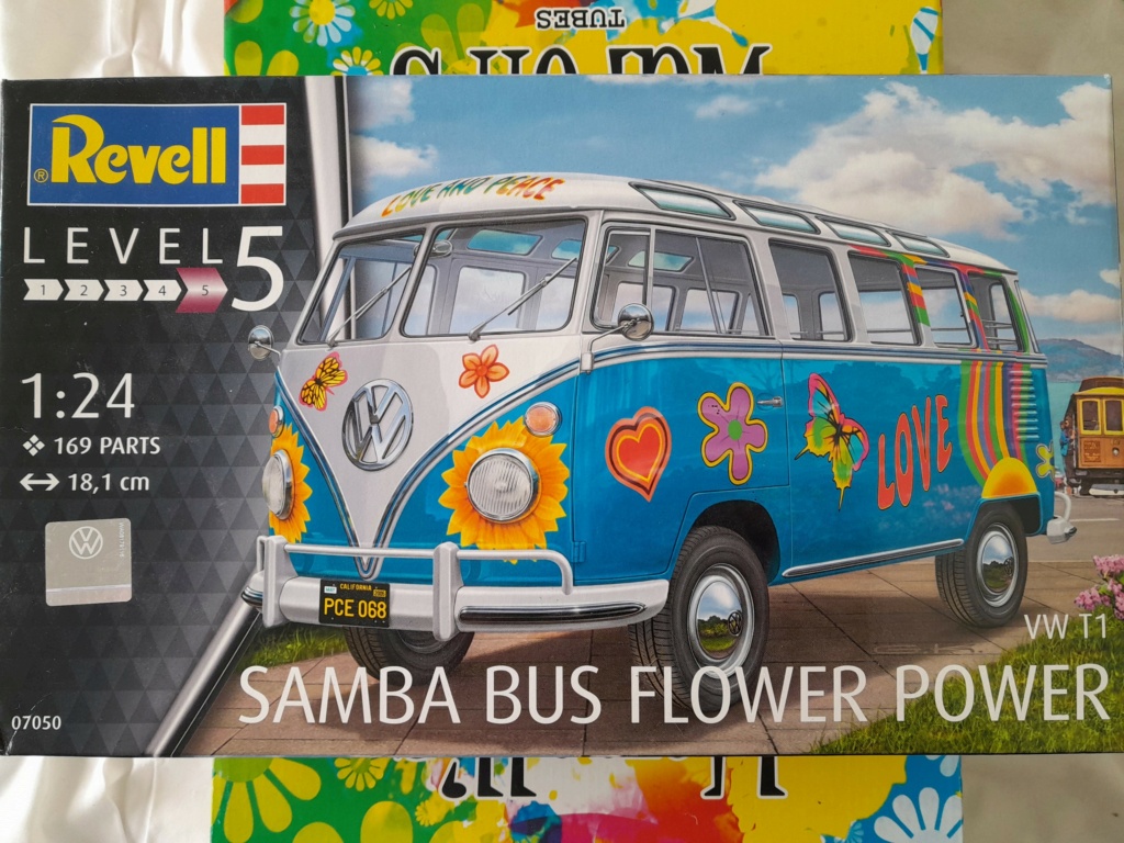 * 1:24 VW samba bus flower power Revell 138