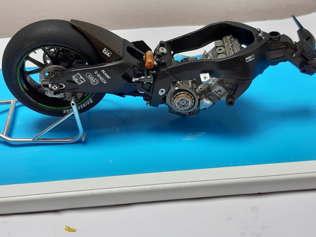 kawasaki zxrr 2006 tamiya 1:12 - Page 2 2815