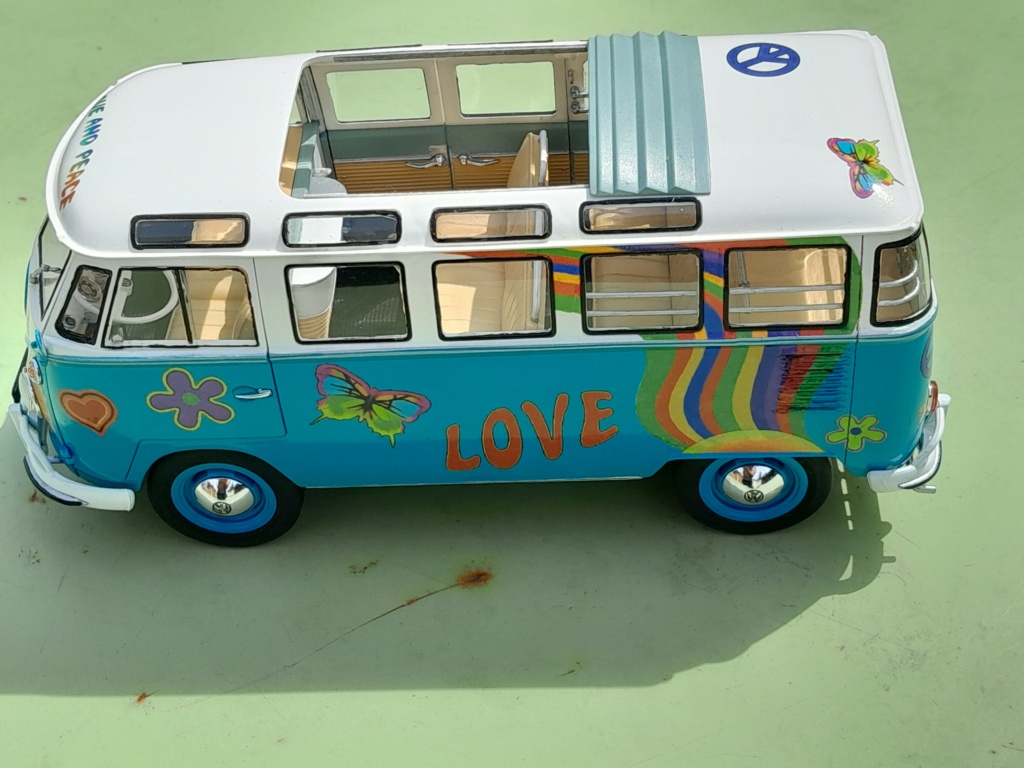 Revell VW samba bus flower Power 1:24 G11