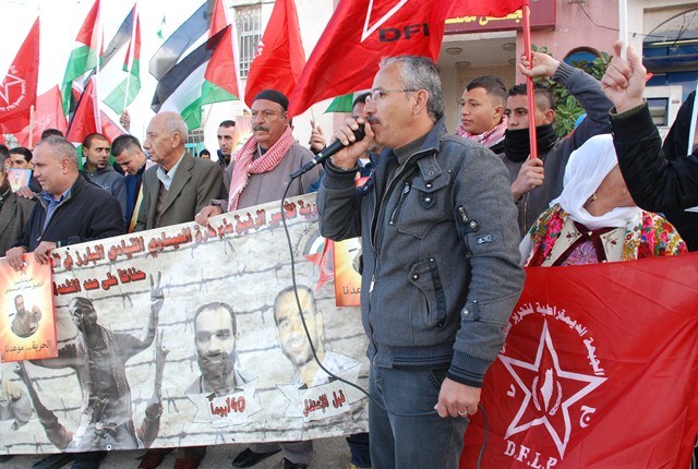 خلال مسيرة دعما للعيساوي واحياءاُ لانطلاقة الديمقراطية الاحتلال يوقع العديد من الاصابات جراء قمعه للمتظاهرين في شمال غرب القدس Dsc_0016