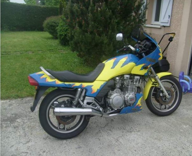 Street chose sur base xj 750 41Y 17122410