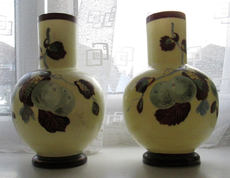 Identify these glass vases Vases10