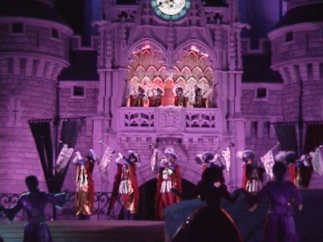 Cinderellabration: Lights of Romance (2005) - Tokyo. Cérémonie du couronnement royal de Cendrillon Speci531
