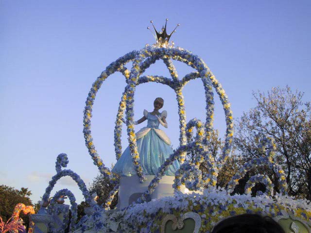 Disney Princess Days 17 janvier - 4 avril 2005 - Un bouquet d'amour Procession Spedpd37