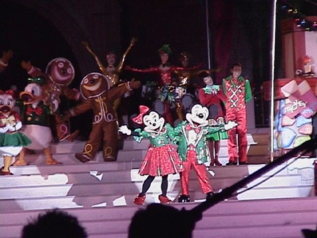 Fantastique Noël 2004 -5 Novembre - Décembre 25. Tokyo - Cadeau de Noël de Mickey  Spex0494