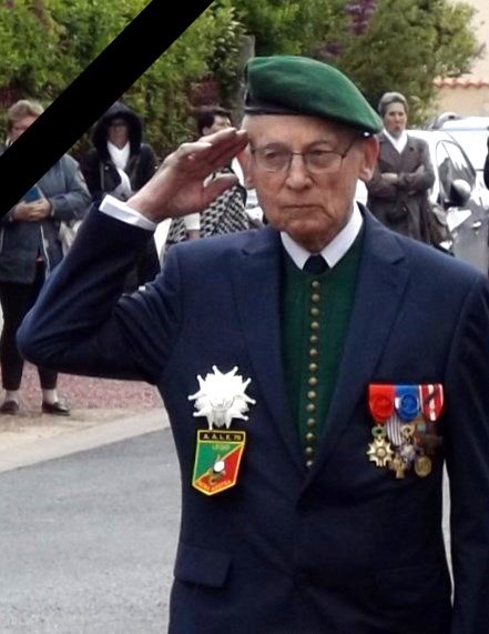 Ceremonie d'adieu au General beret vert.. 82042110