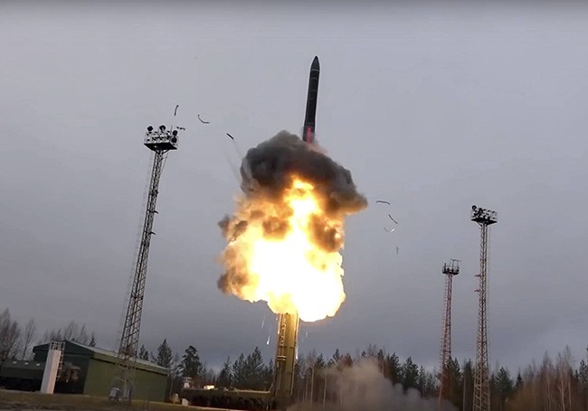 La Russie preente le missile invincible  Avangard Missil10