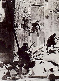 31  janvier 1943  - Les allemands capitulent a  Stalingrad  Stalin10