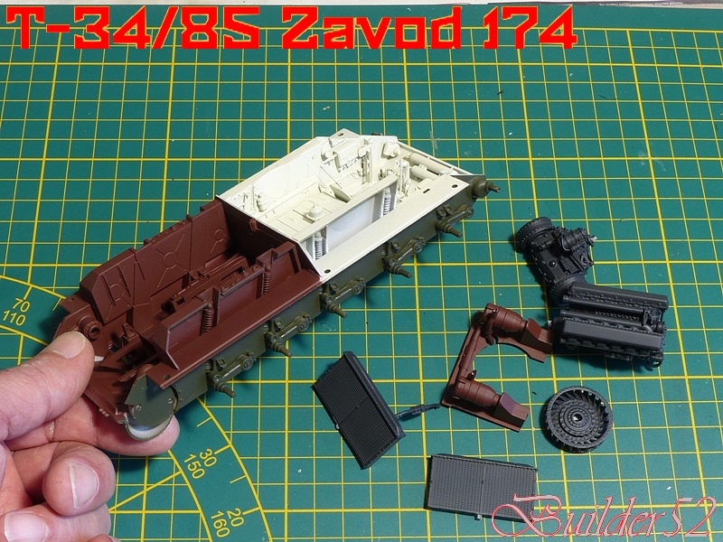 T-34/85  -  DingHao 1/35 P1090173