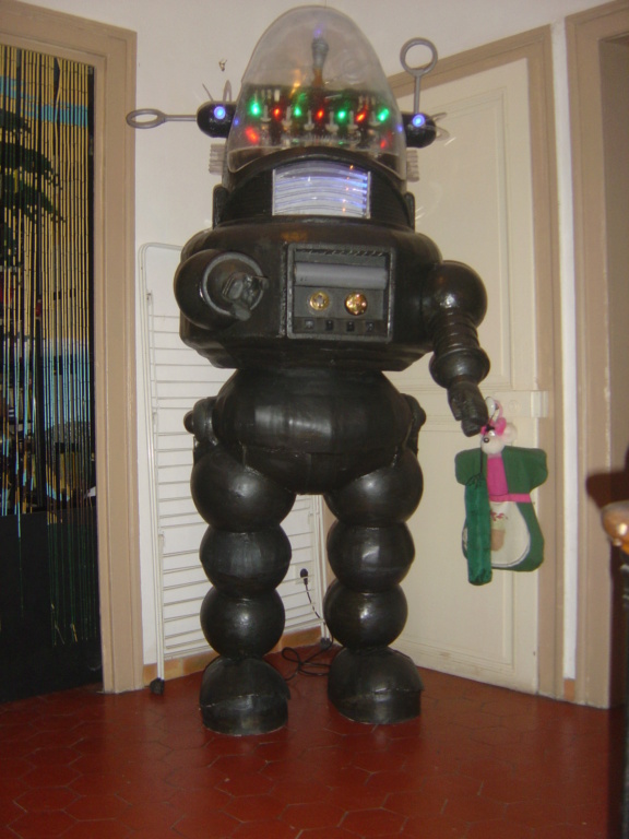 Robby le robot du film planète interdite taille réelle Robby_13