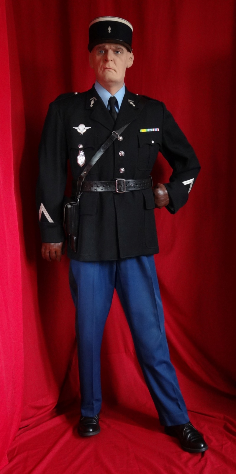 Gendarme départemental typique des années 70 Dsc04615