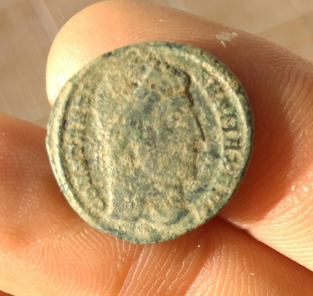 AE3 de Constantino I. GLORIA EXERCITVS. Soldado (Virtus?) estante a izq. Constantinopolis. Img_2023