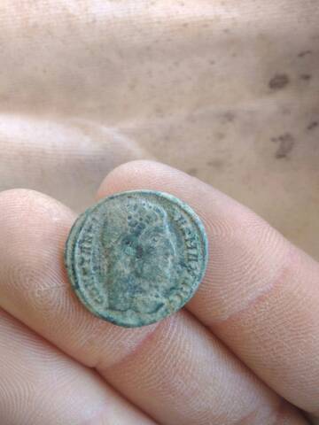 Moneda romana limpiada con Dremel.