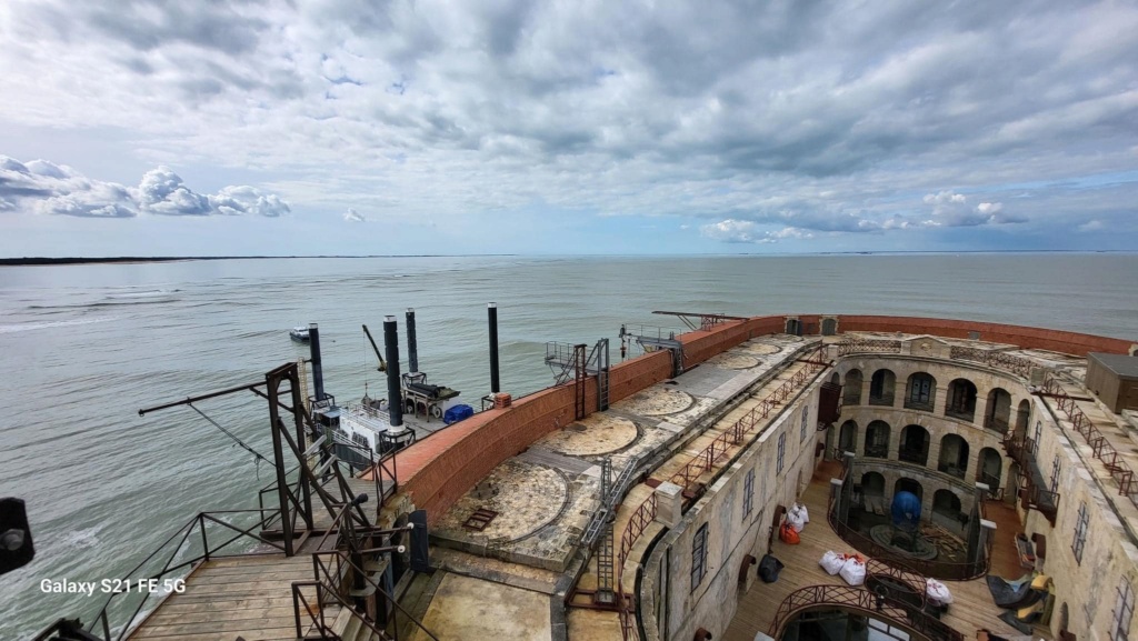 Photos des tournages Fort Boyard 2023 (production + candidats) - Page 3 33628310