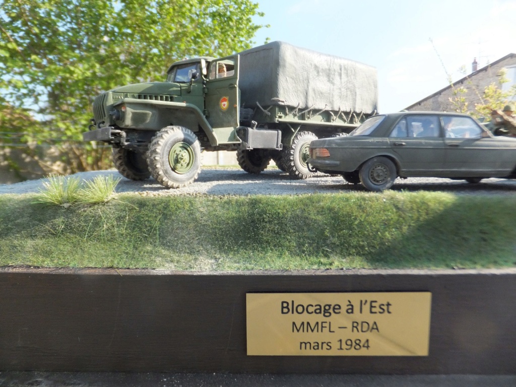 * 1/35 diorama Blocage à l'Est MMFL P.Mariotti,1/35 URAL 4320 Omega-K,1/35 D30 122mm-Howitzer-URAL 375d Trumpeter,1/35 70's German Civilian Car Diopark - Page 18 0110