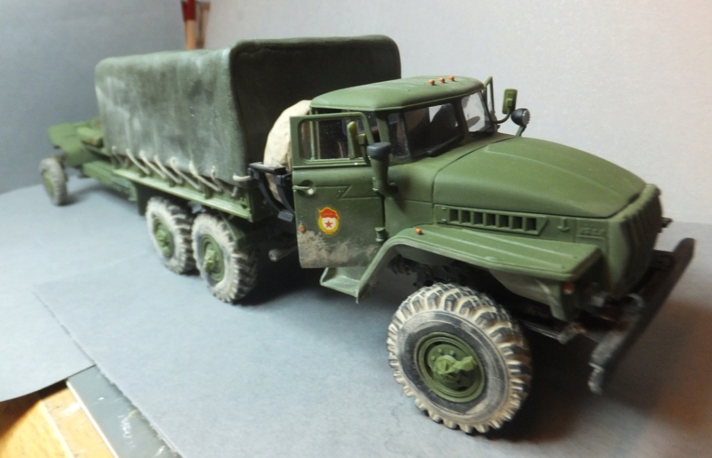 * 1/35 diorama Blocage à l'Est MMFL P.Mariotti,1/35 URAL 4320 Omega-K,1/35 D30 122mm-Howitzer-URAL 375d Trumpeter,1/35 70's German Civilian Car Diopark - Page 12 Dscf2058