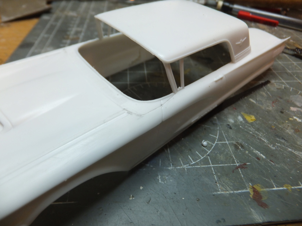 Défi montage maquette : AMT réf. 1135 1960 Ford Thunderbird 1/32 *** Terminé en pg 4 Dscf7329