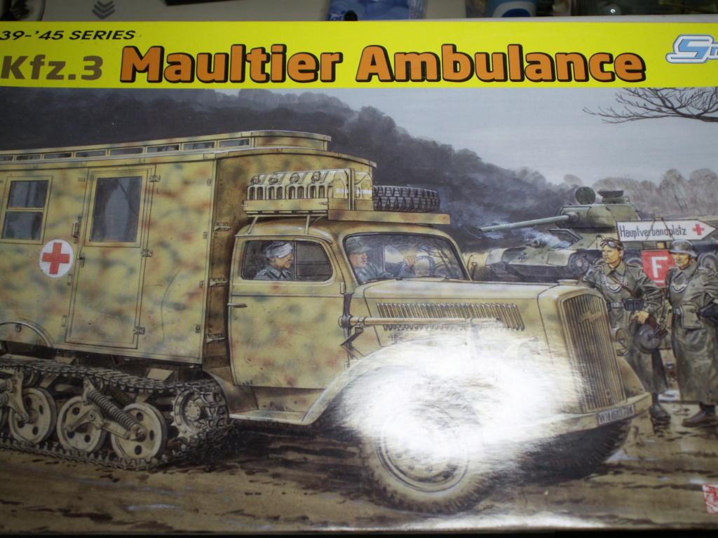 SD.KFZ.3 Maultier ambulance 1:35 Dragon kit Pict0281