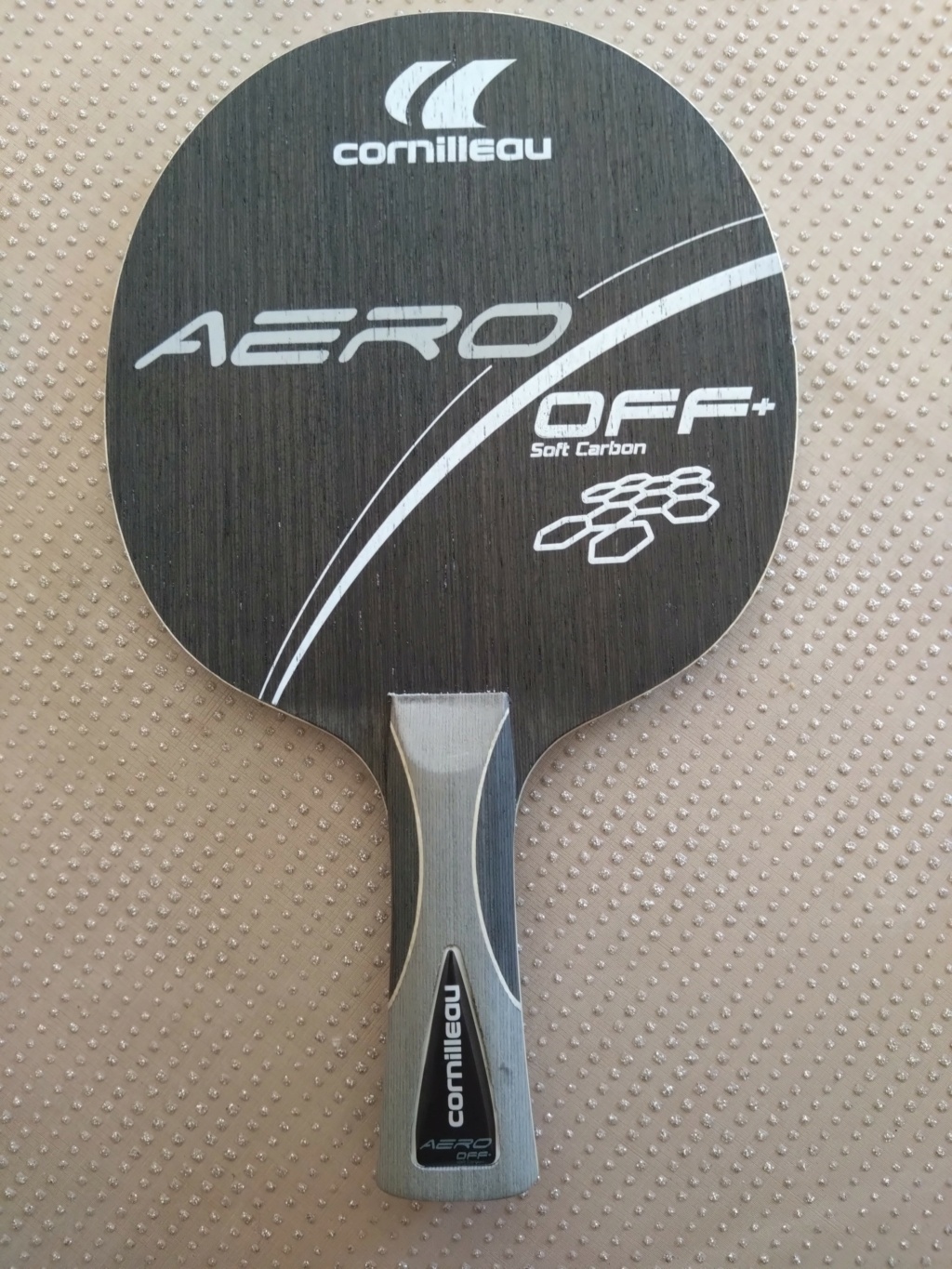Cornilleau Aero Off+ Soft Carbon, neuf, très léger (66g) 40€ Dsc_0010