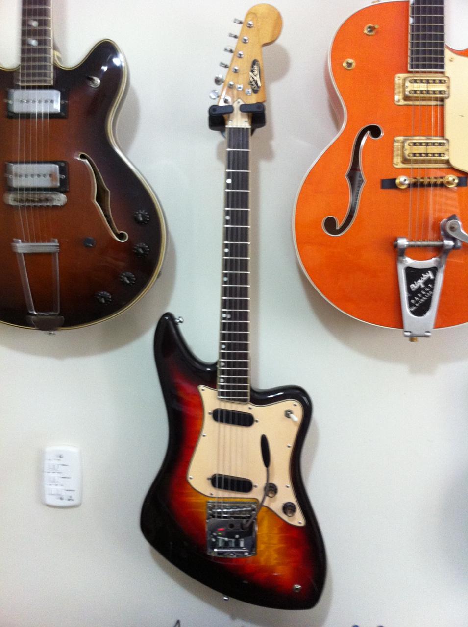 Guitarra Aria 65 - 3.500 Whatsa11