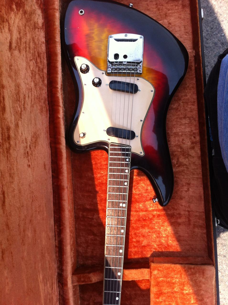 Guitarra Aria 65 - 3.500 Whatsa12