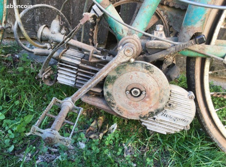 Vélomoteur sans moteur à identifier 02740