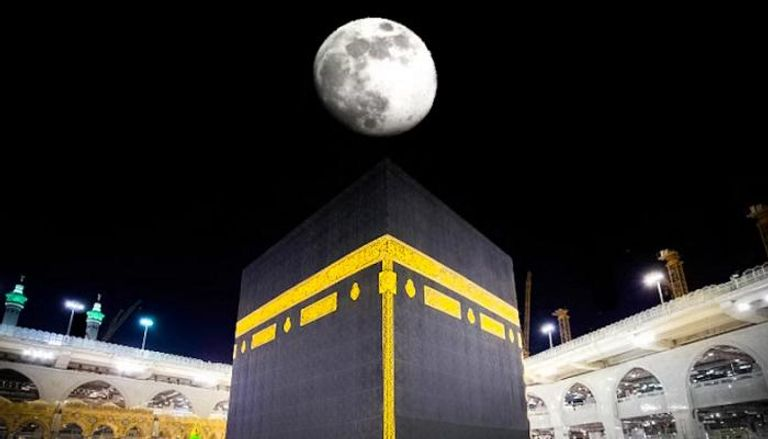 La lune gibbeuse croissante est perpendiculaire à la Kaaba à La Mecque, samedi 4 mars, et est la seule perpendiculaire en 2023. Image73