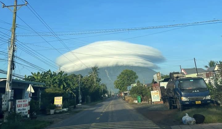 Độc đáo hình ảnh núi Bà Đen, Tây Ninh, sáng nay 24/11/2022 54ab9310