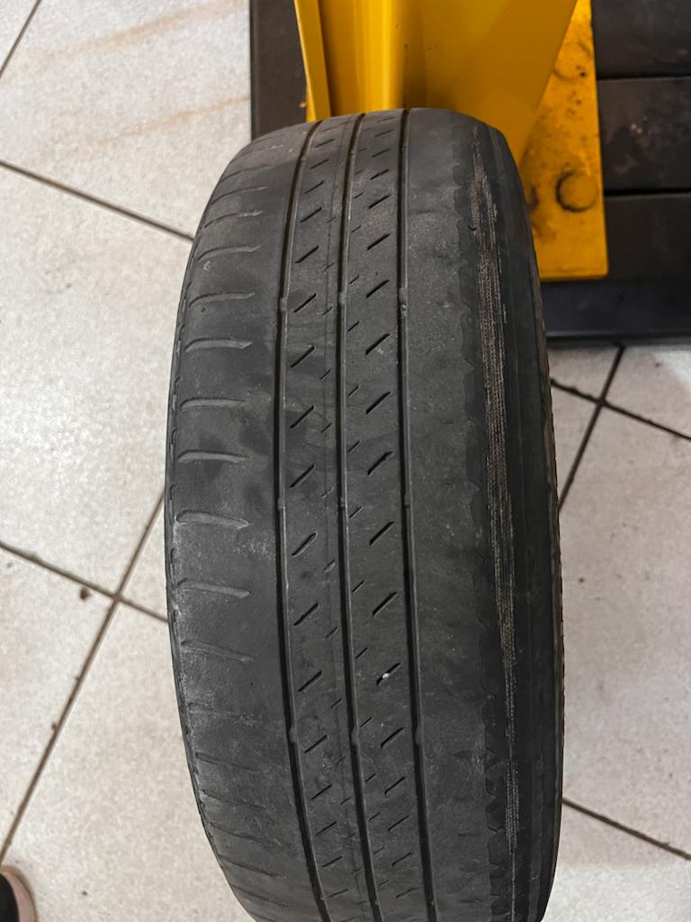 Troca dos pneus 185/60 R15 Antigo10