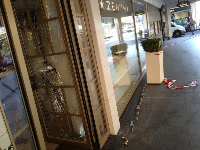 Actu: La boutique Zénith victime d'un vol à la voiture bélier 14241710