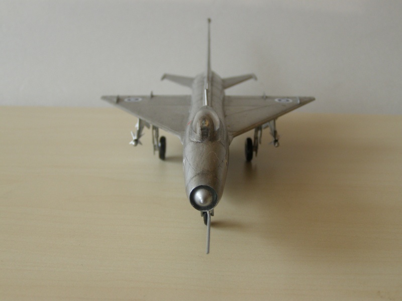[ACADEMY] Mig21 Fishbed  Finland Air Force 1/72 - Page 2 Pb120012
