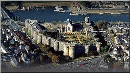 LE CHATEAU D'ANGERS ET LA TAPISSERIE DE L'APOCALYPSE Sans-t19