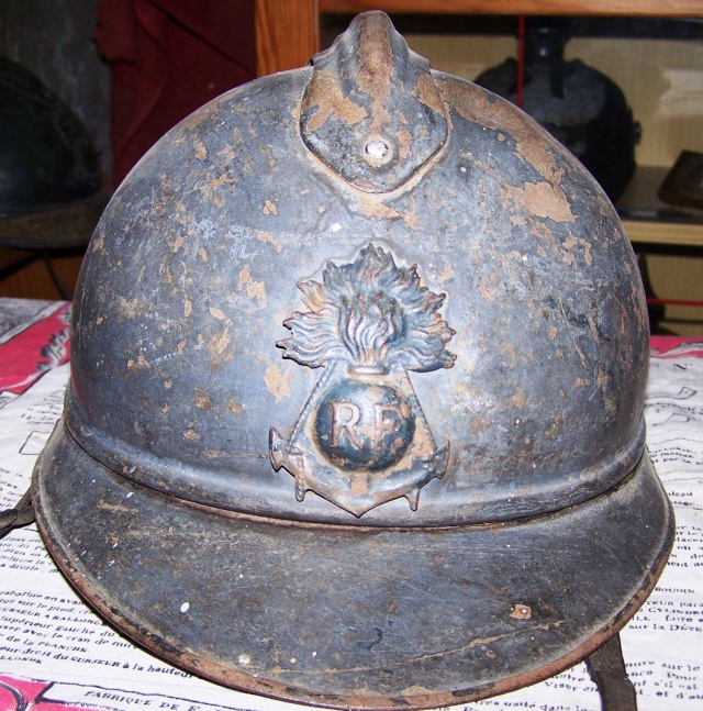Photothèque : le casque Adrian de l'infanterie coloniale  100_1228