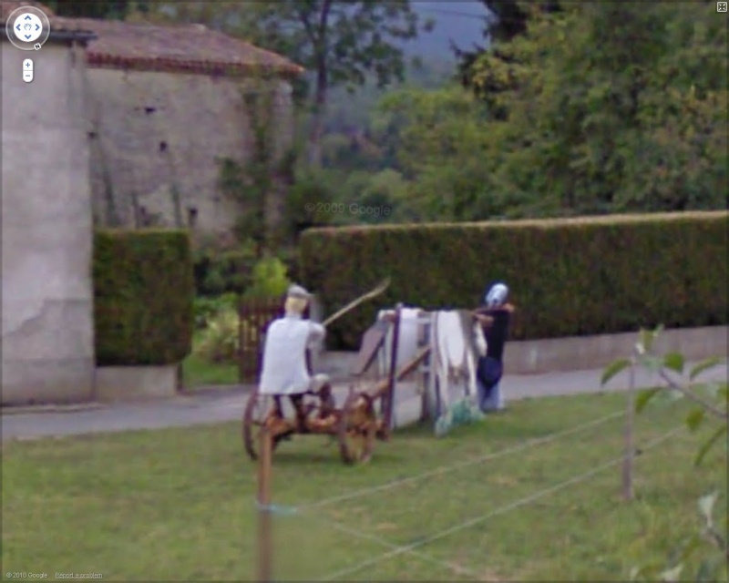 STREET VIEW : Bénac, ville de mannequins, Ariège Charru11