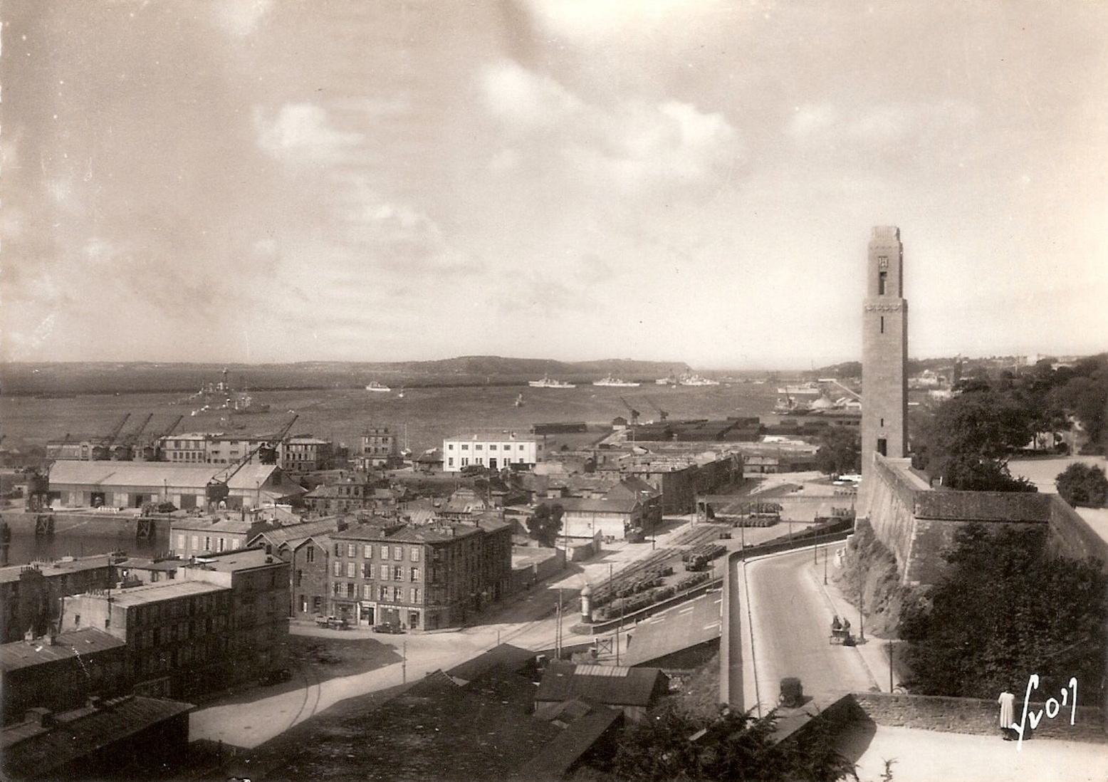 Sur les remparts de Brest, un territoire américain: the Naval Monument at Brest Brest_37