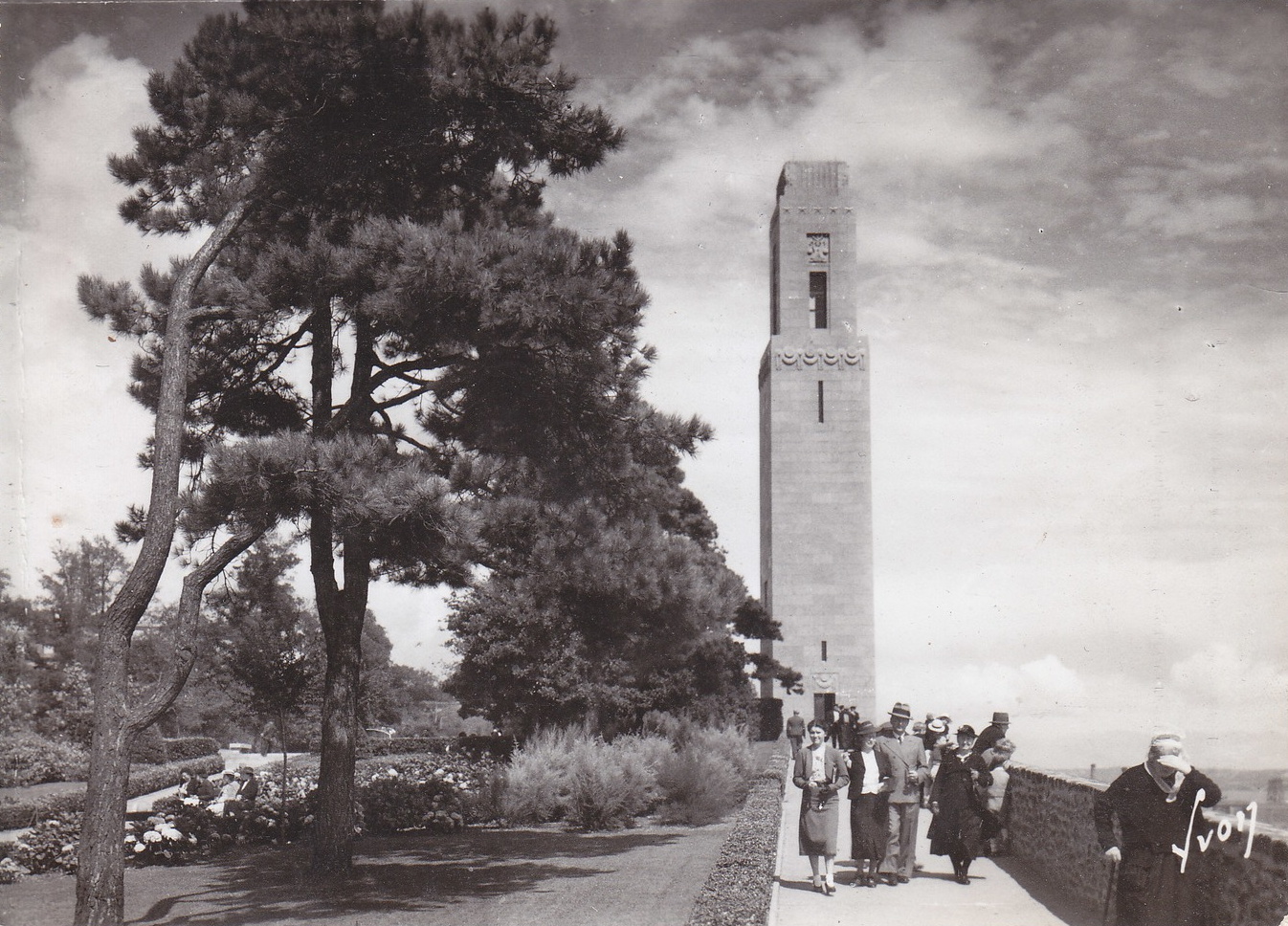 Sur les remparts de Brest, un territoire américain: the Naval Monument at Brest Brest_44