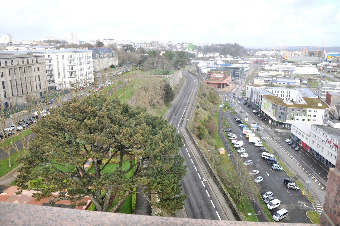 Sur les remparts de Brest, un territoire américain: the Naval Monument at Brest Brest_97