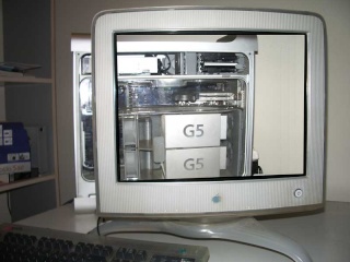 Mac et son écran transparent ! Galler16