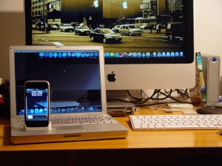 Mac et son écran transparent ! Galler22