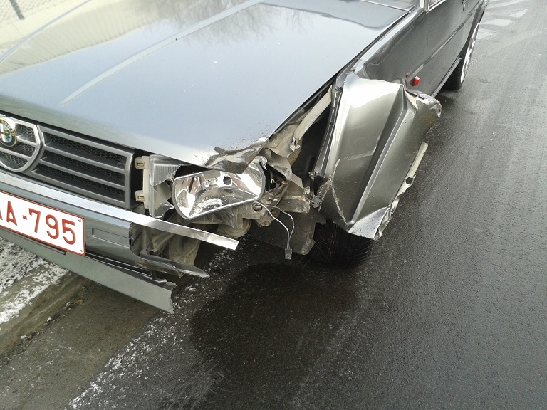 mon alfa 90 est cassée !!!!!!! EN CARROSSERIE !!!!!!! 20130210