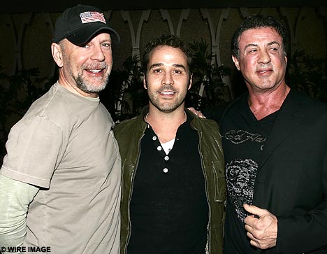 STALLONE et les stars. - Page 15 Bruces10