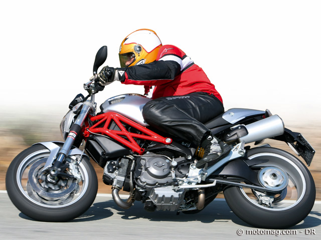 Ducati Monster 1100 – Essai Action21