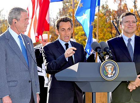 EL PRESIDENTE DE EEUU LOS RECIBIÓ EN CAMP DAVID  Bush, Sarkozy y Barroso proponen celebrar varias cumbres mundiales sobre la crisis 110