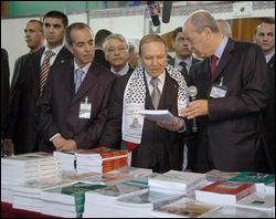 Alger : Bouteflika inaugure la 13e dition du Salon international du livre d'Alger Boutef10