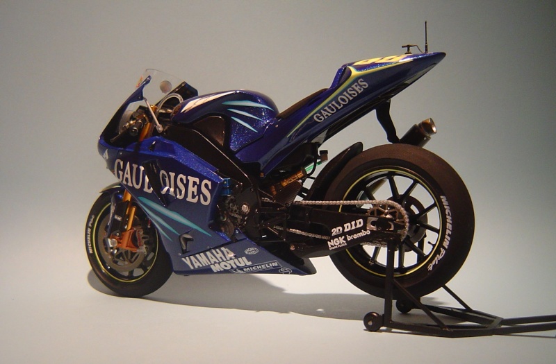 YAMAHA YZR M1 2004 #46 [Tamiya 1/12] Dsc04149