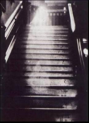 fantome escalier 53205010