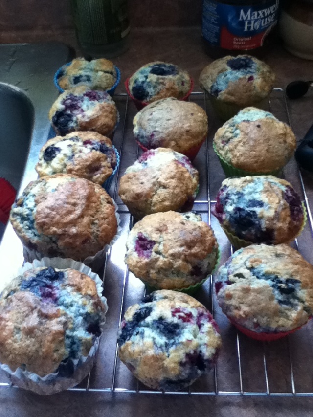 Muffins aux doubles fruits au lait de beurre Buttermilk Berry Muffins 12_muf10